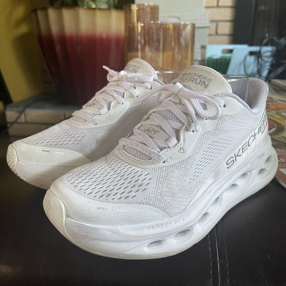 Skechers Max Cushioning Glide-Step Womens Size 7 White Running Shoes Sneakers
